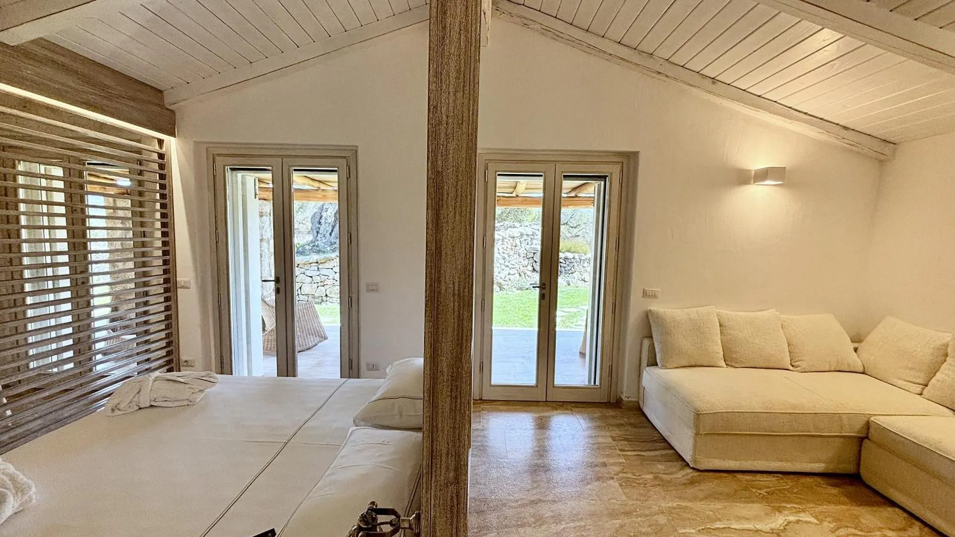 Petra D'Arana Villa Palau