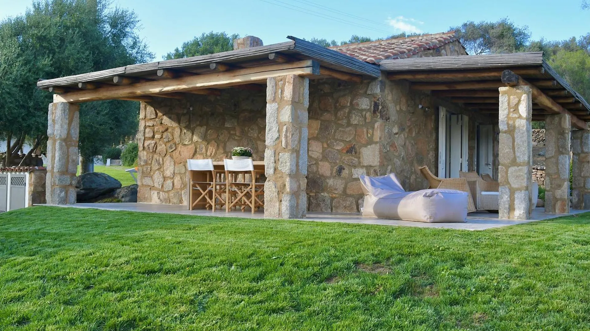Petra D'Arana Villa Palau