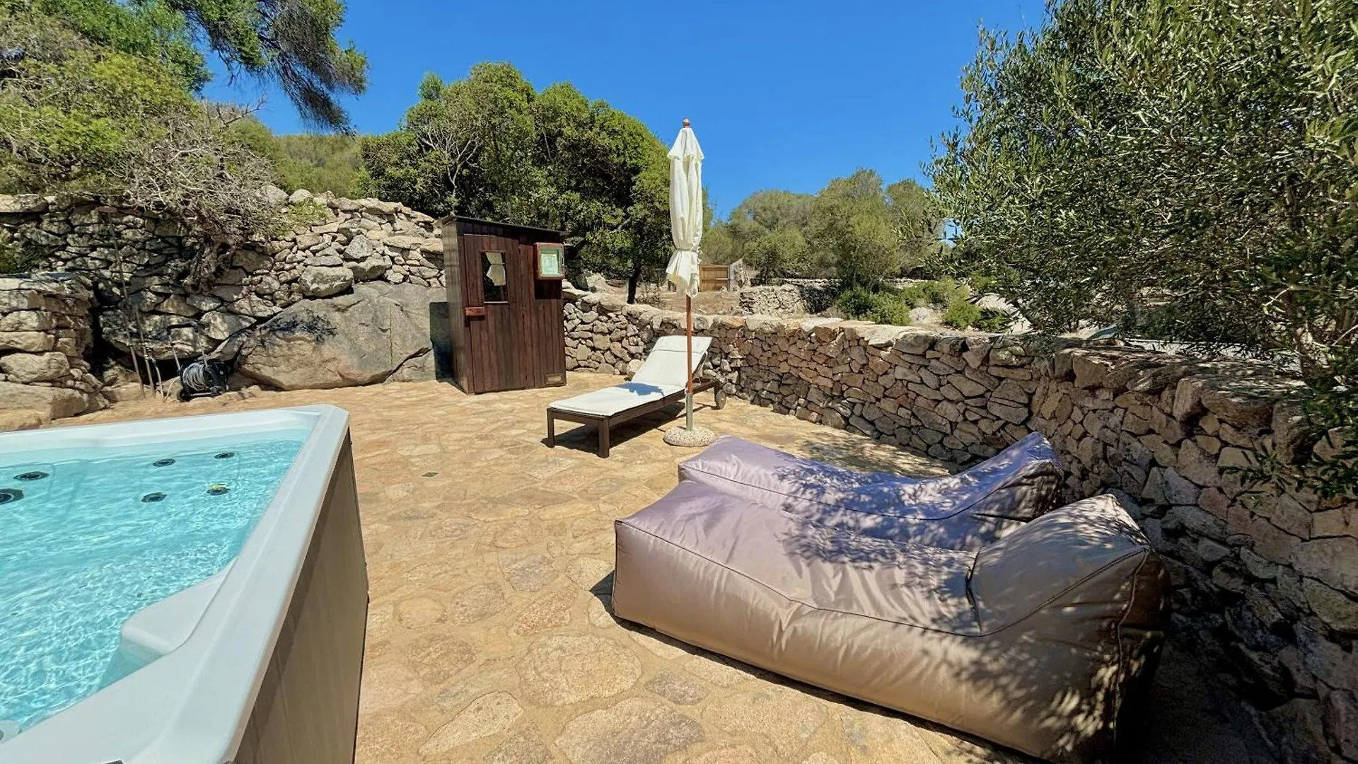 Petra D'Arana Villa Palau